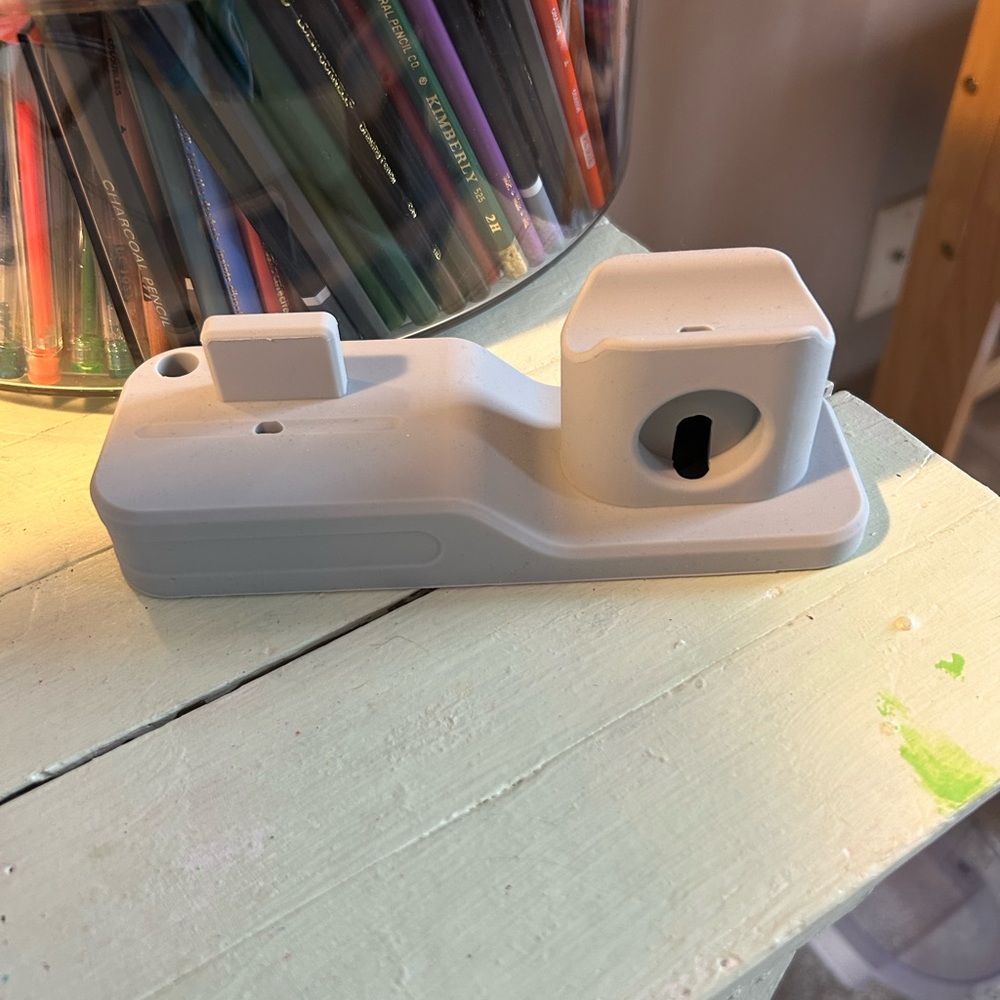 3 in 1 silicone charging station for Apple products